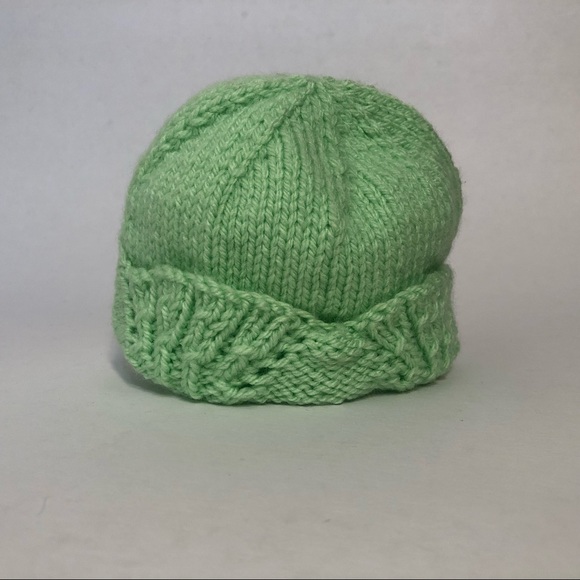 Handmade green baby booties and hat 👶 - Picture 5 of 7